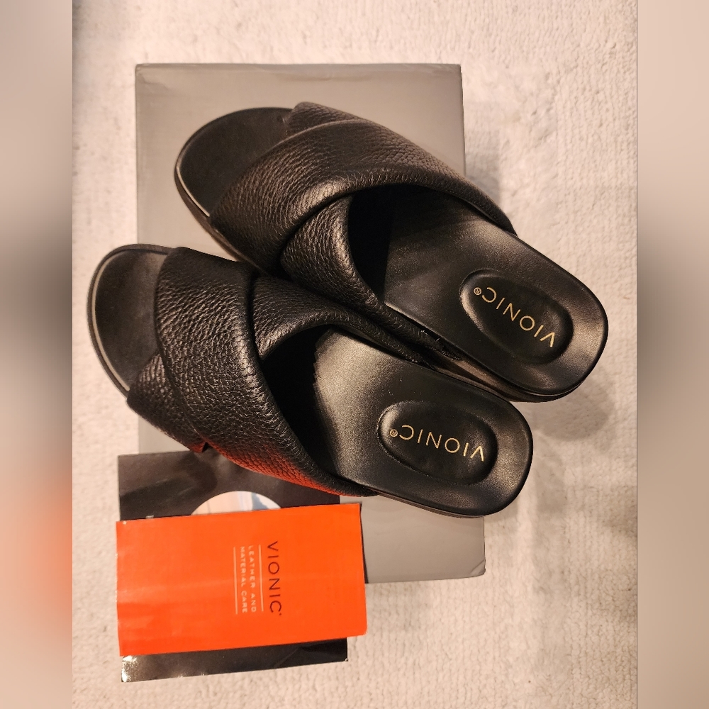 Vionic Vesta Flatform Lug Sandal, size 7.